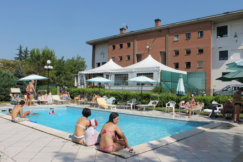 Isola del Gran Sasso dʼItalia Residence La Piscina المظهر الخارجي الصورة